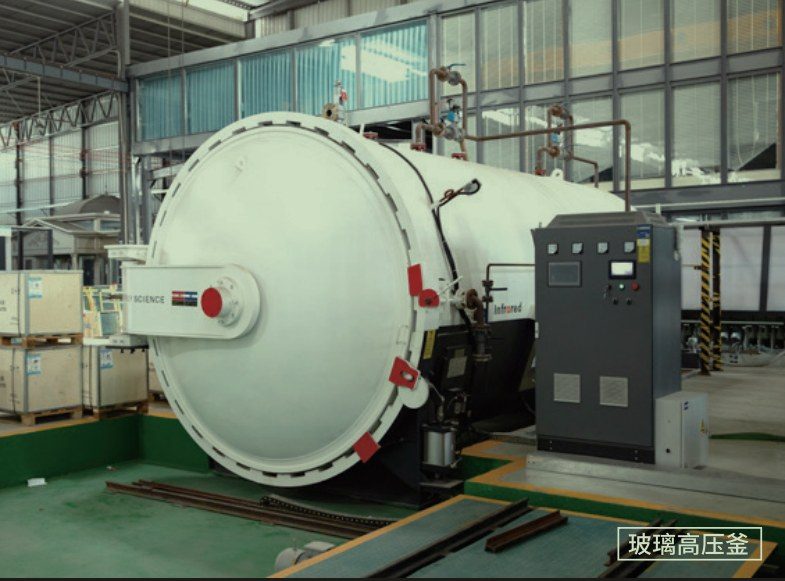 Glass heat soaking furnace used to reduce spontaneous breakage